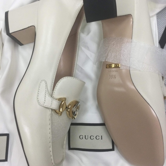 Shose - Picture 2 of 4